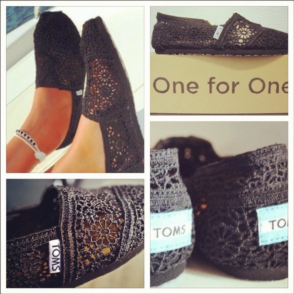 Toms Classic Crochet Slip-On Flat - Picture 2 of 14